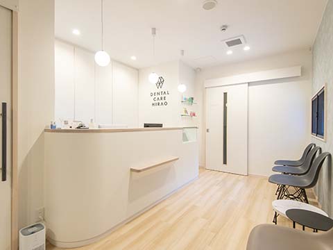 シンプルで清潔な待合室全ての診療スペースは完全個室です